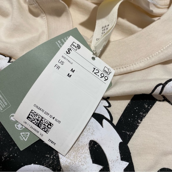 H&M Mickey Mouse Christmas T shirt - Picture 4 of 4